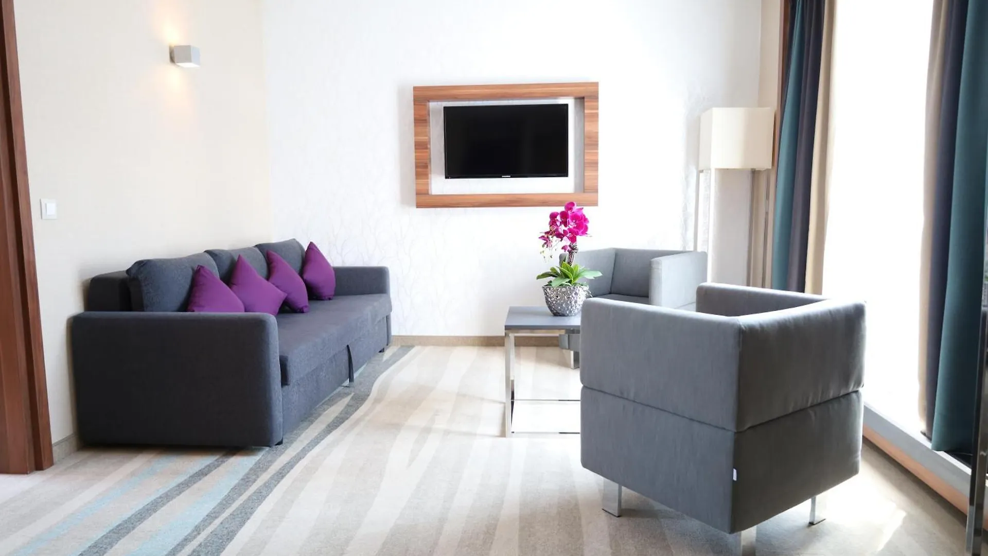Warsaw Plaza Hotel 4*,  Poland