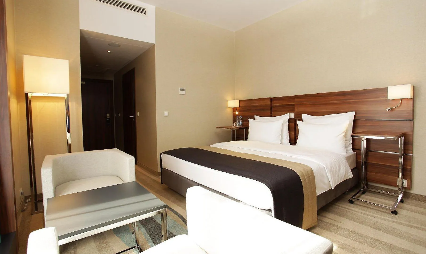 Warsaw Plaza Hotel 4*,