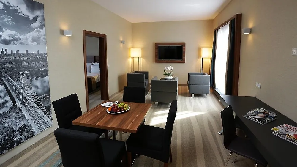 Warsaw Plaza Hotel 4*,